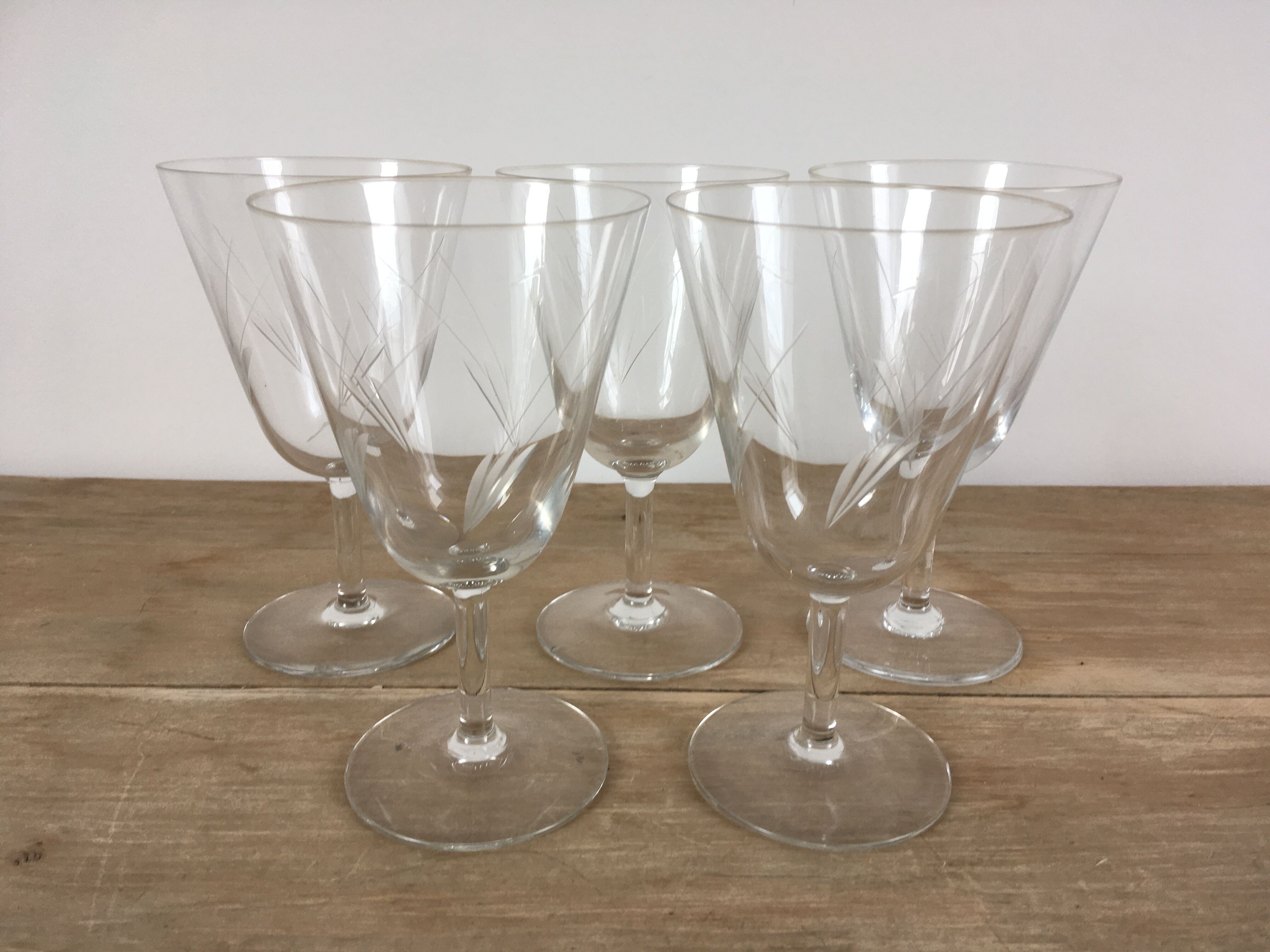 5 verres à pied en verre gravé