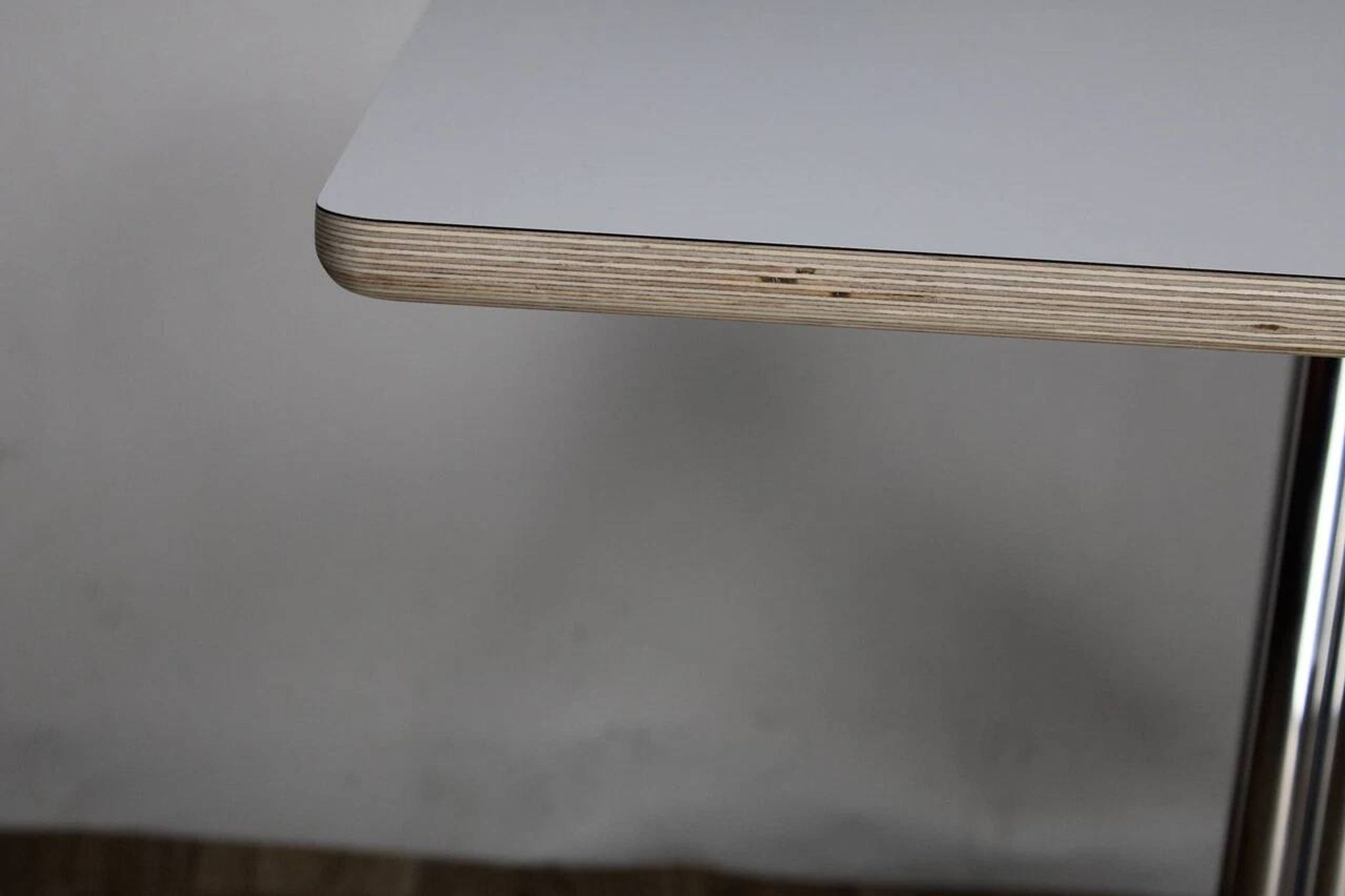 Table HAY About a Table AA15 blanc carré par Hee Welling
