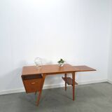 Teak vrijstaand partner bureau met schuine vormen, lades en extra werkblad