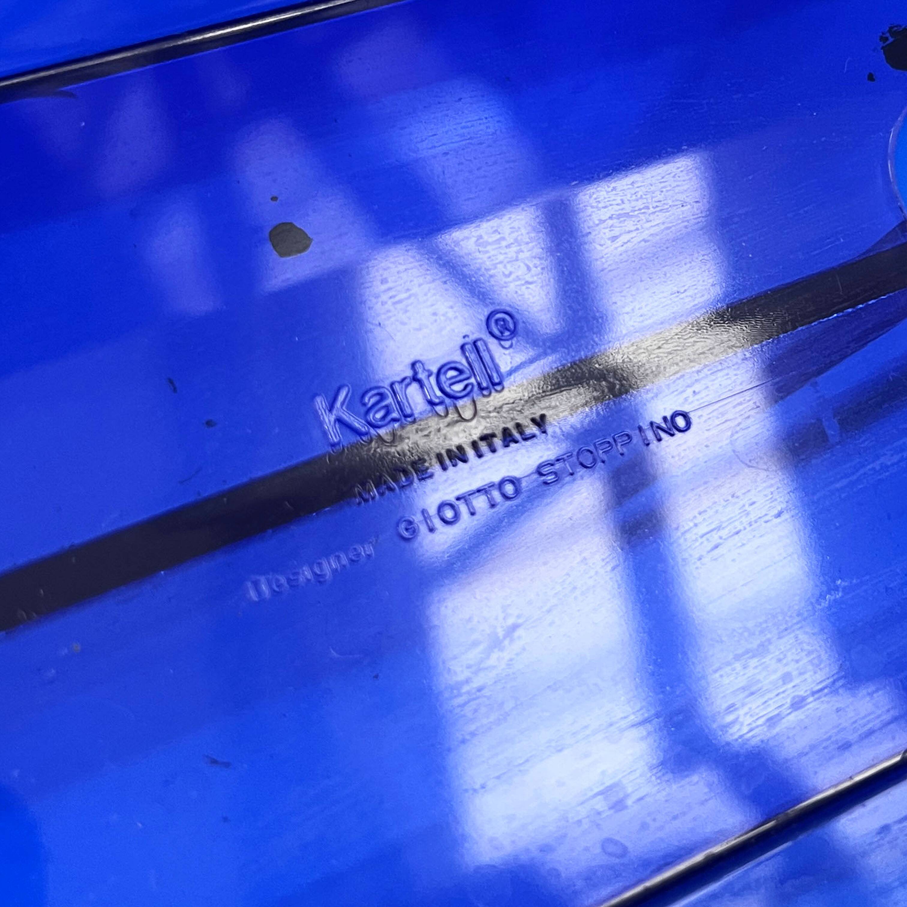 Blue transparent magazine rack by Giotto Stoppino for Kartell, 1970.