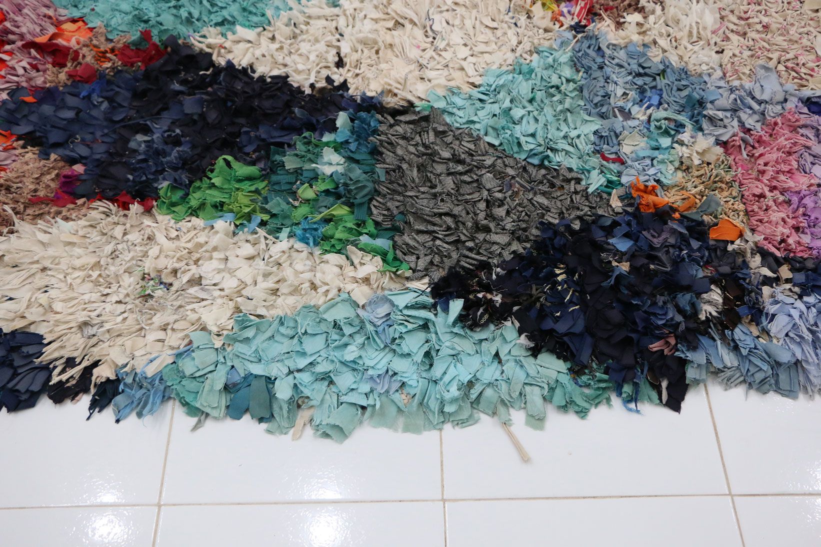 Boucherouite vintage moroccan rug 106 x 184 cm