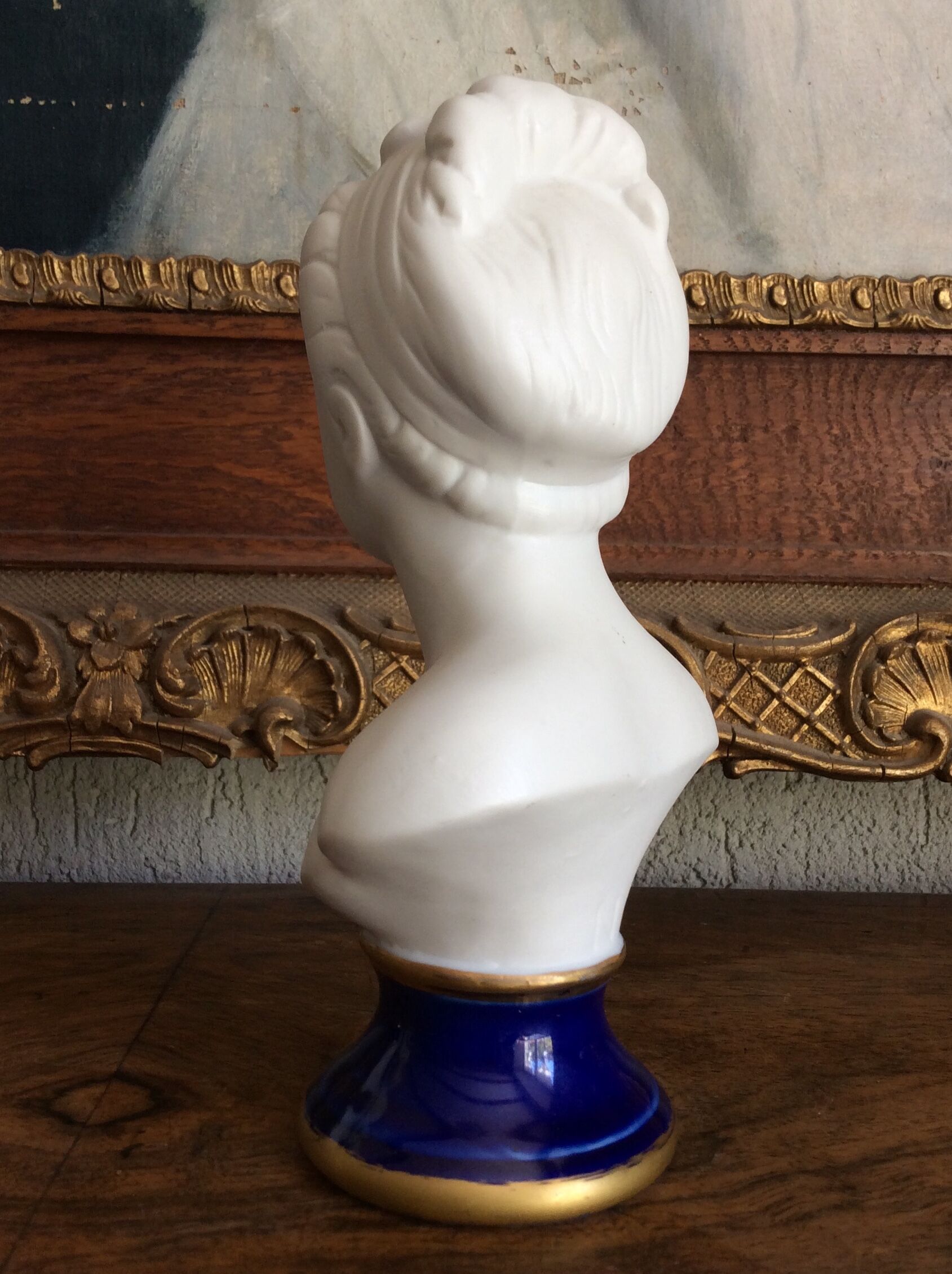 Small biscuit bust with blue base