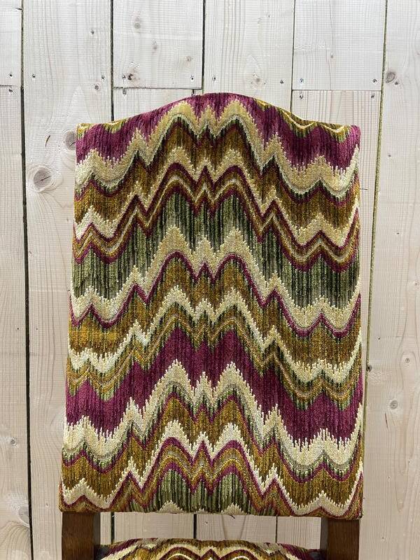 4 chaises de style Louis XIII en bois tournés et velours