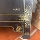 Magnifique cabinet chinois laqué noir et or