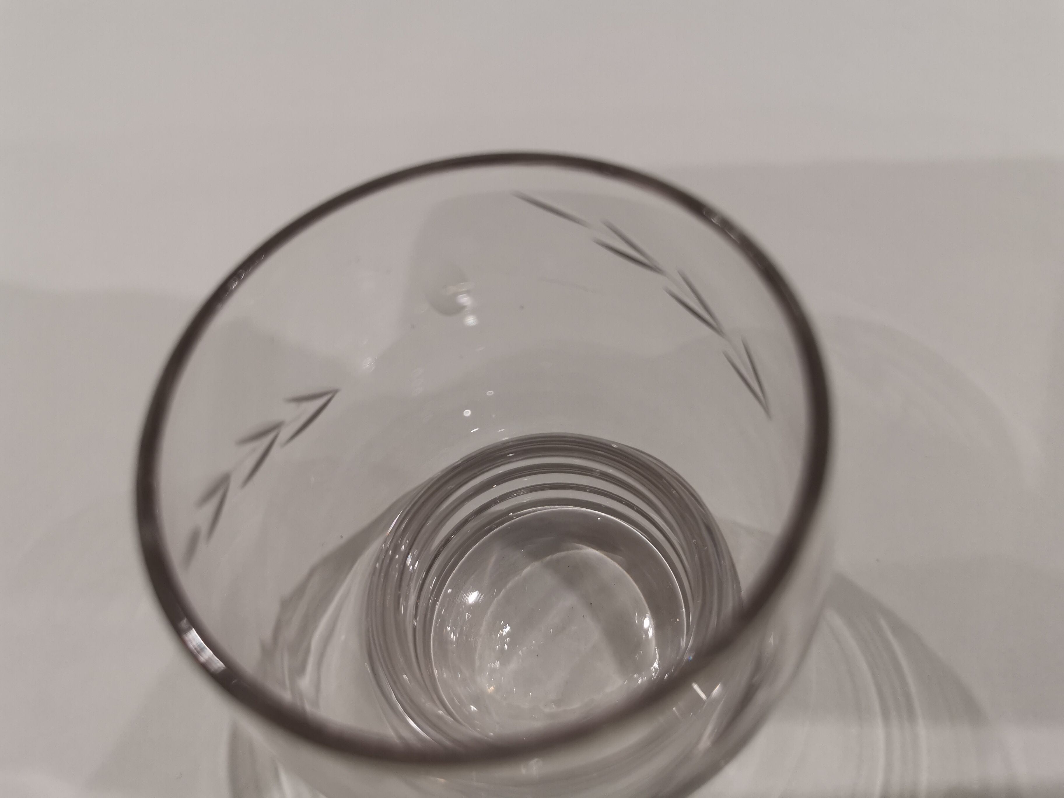 4 small liquor glasses shape engraved ball "ear of wheat"