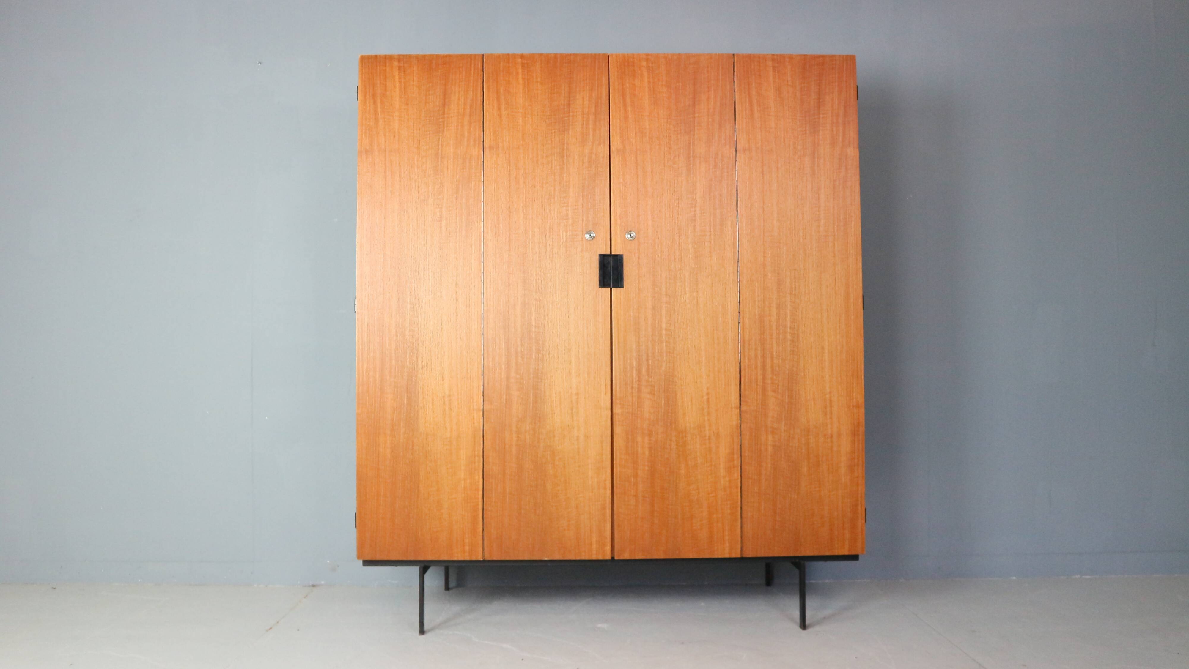 Armoire en teck Cees Braakman série japonaise "KU14" pour Pastoe, 1960