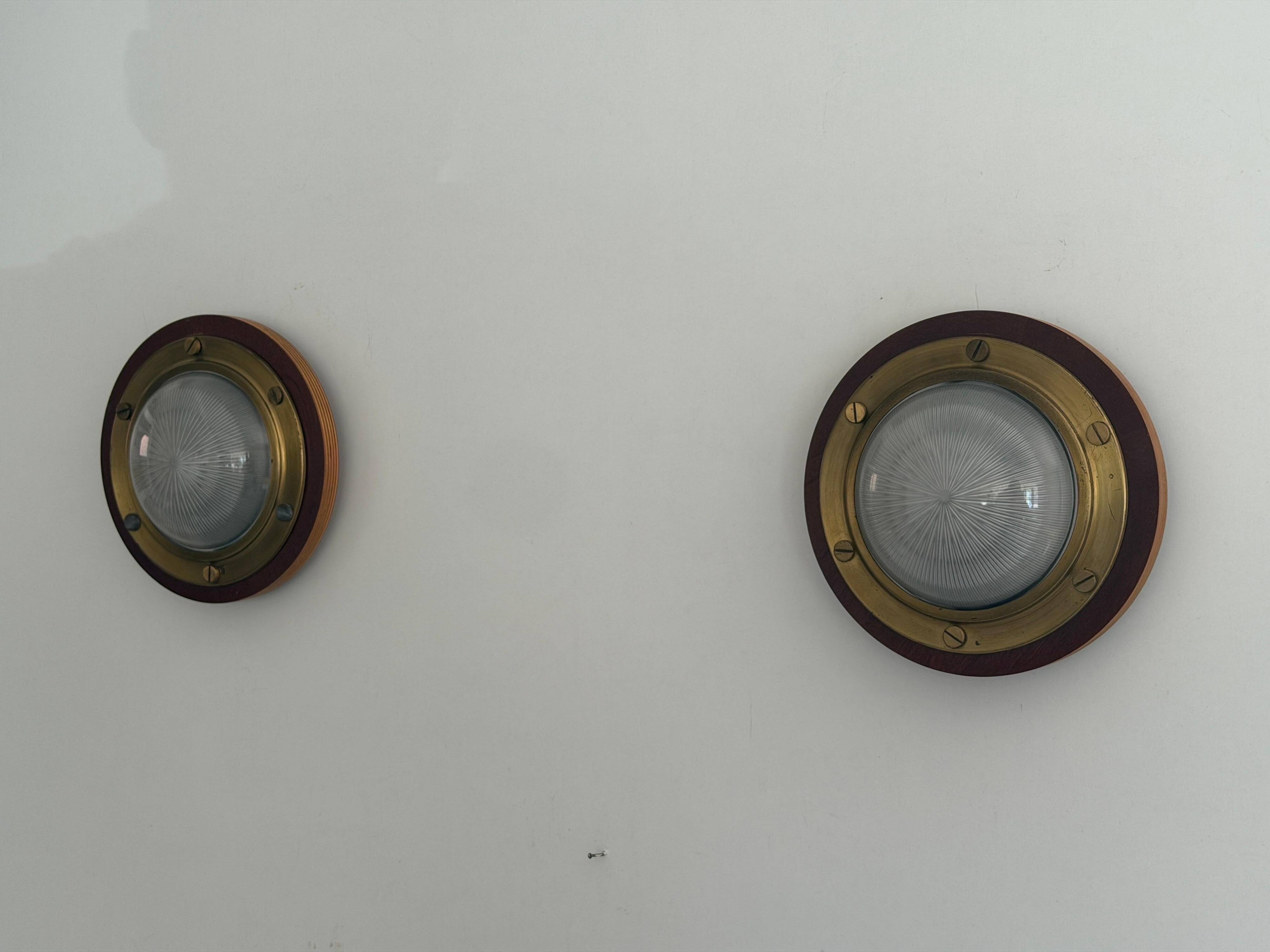 Pair of round glass wall lights, brass base and Wood Wood, 1960s, Italy.