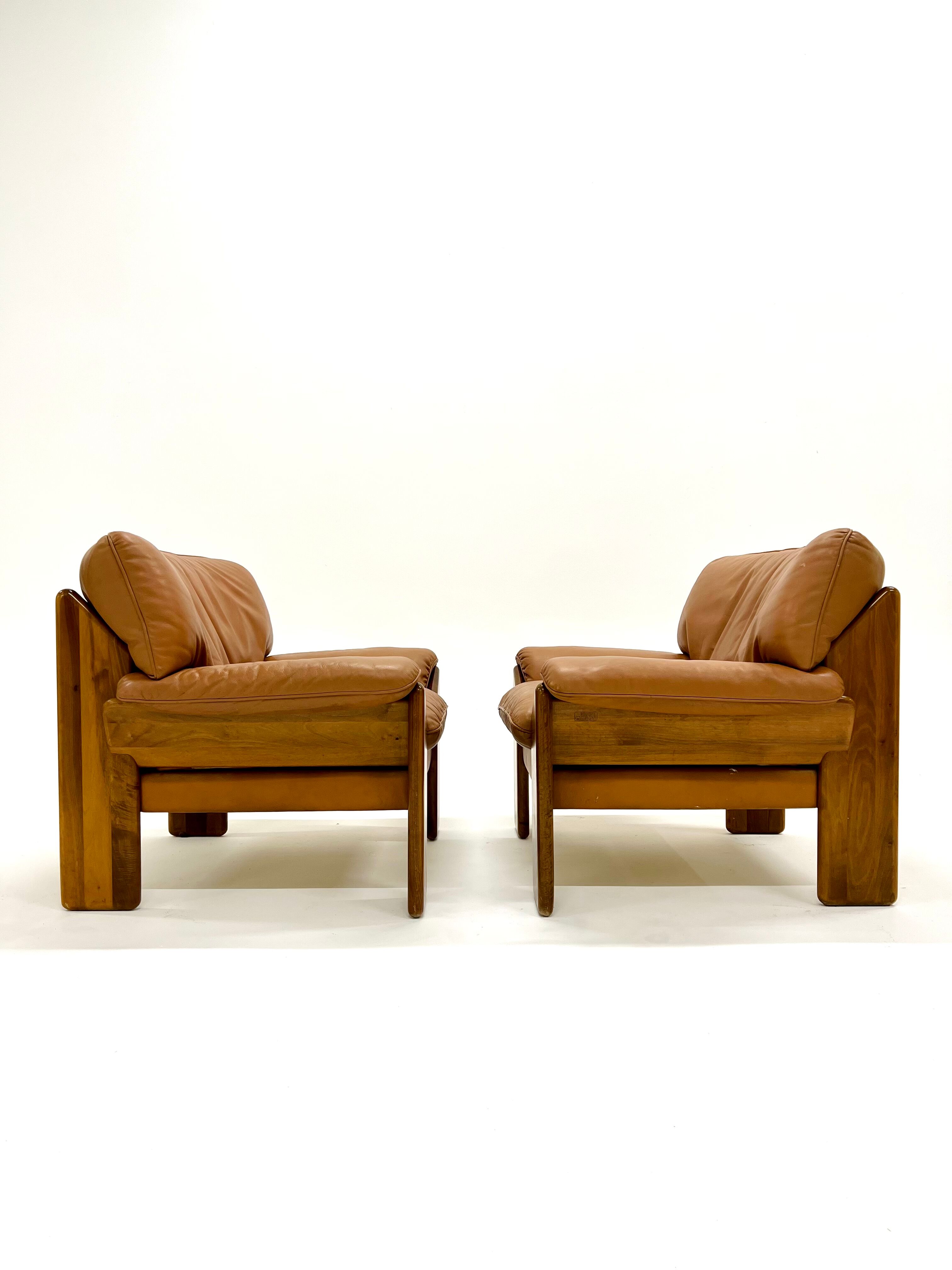Pair of leather armchairs by Sapporo for Mobil Girgi, italy 1970s