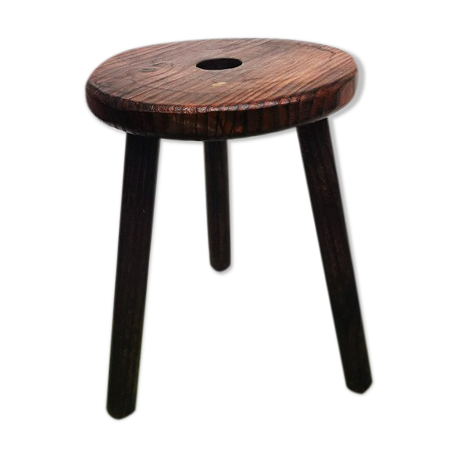 Tripod farm stool