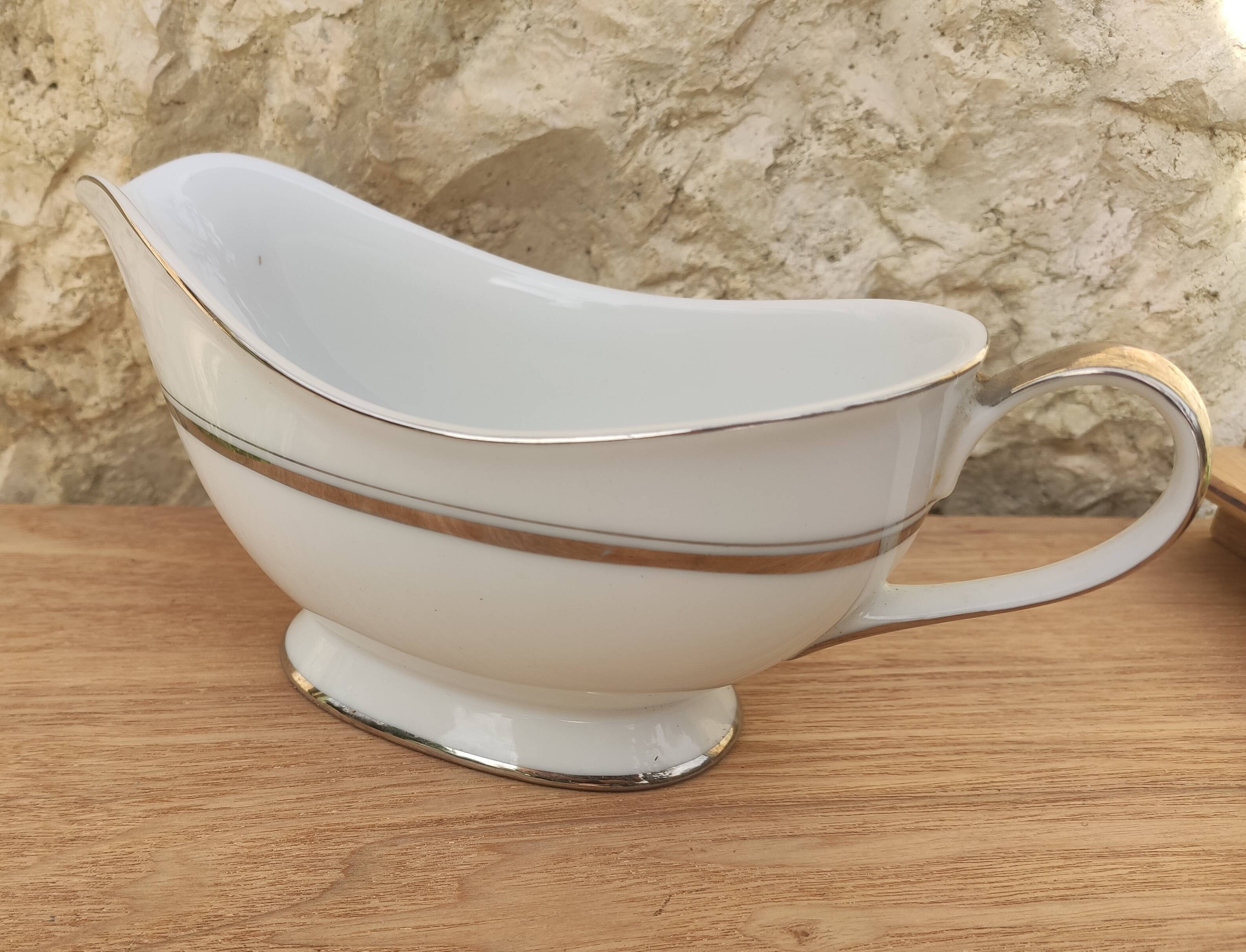 Porcelain gravy boat
