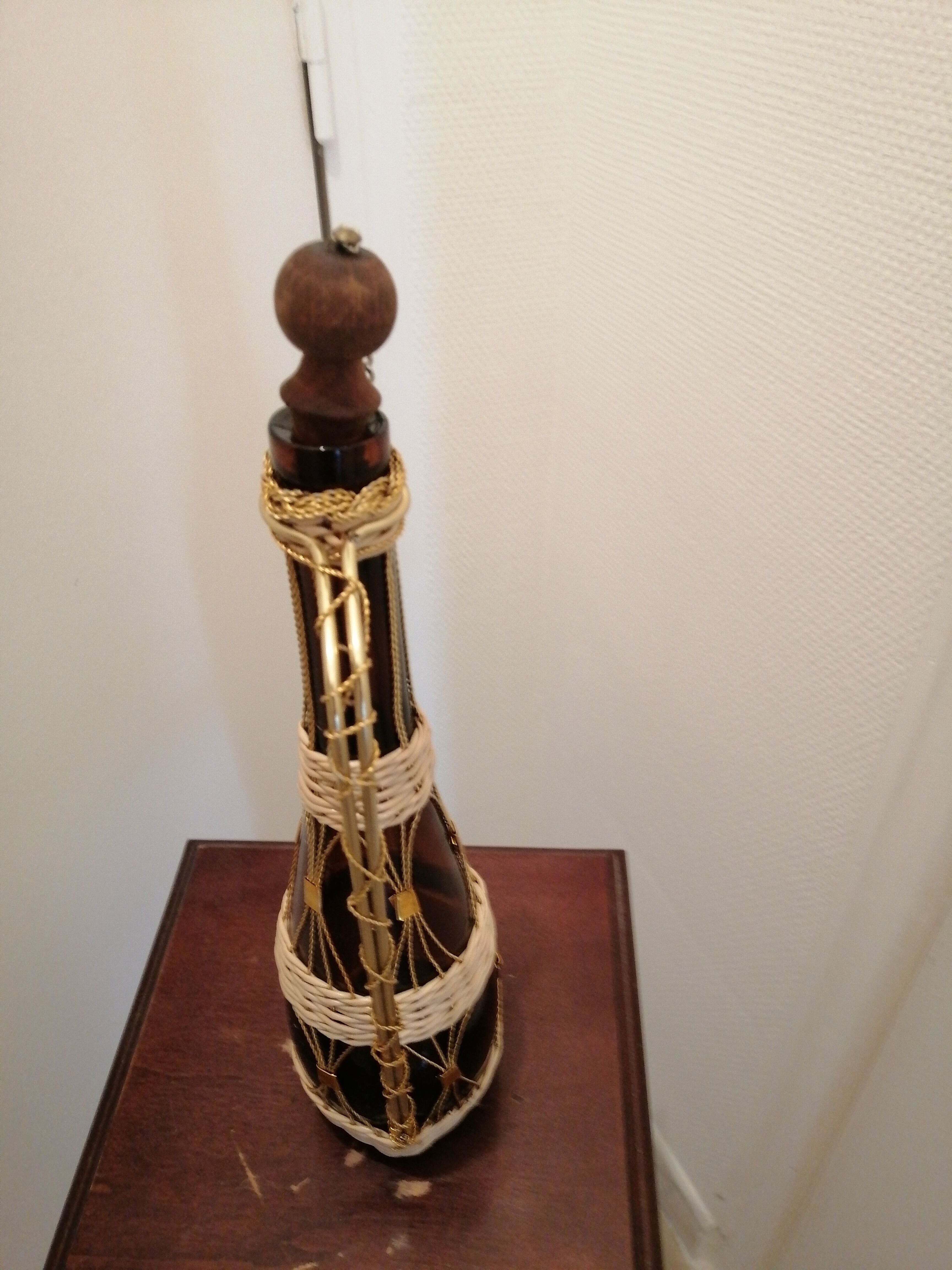 Bottle in scoubidou decorative glass and gilded metal frame