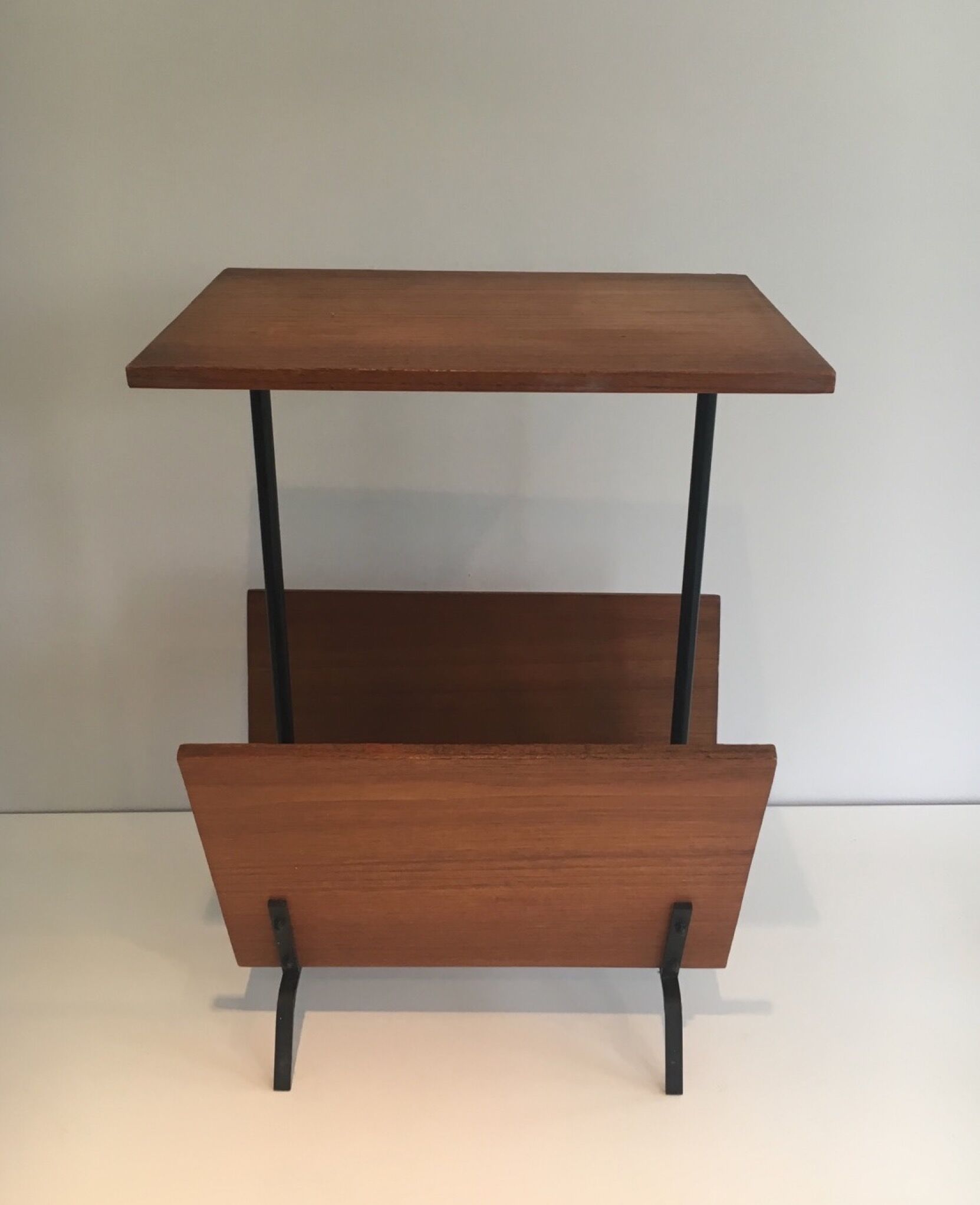 Table magazine holder