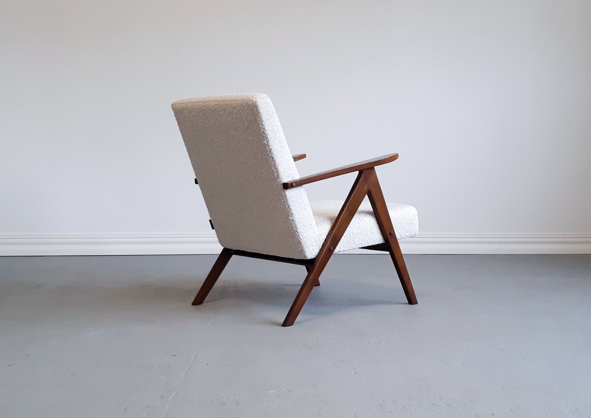 1960 model b 310 var mid century chair in ivory boucle