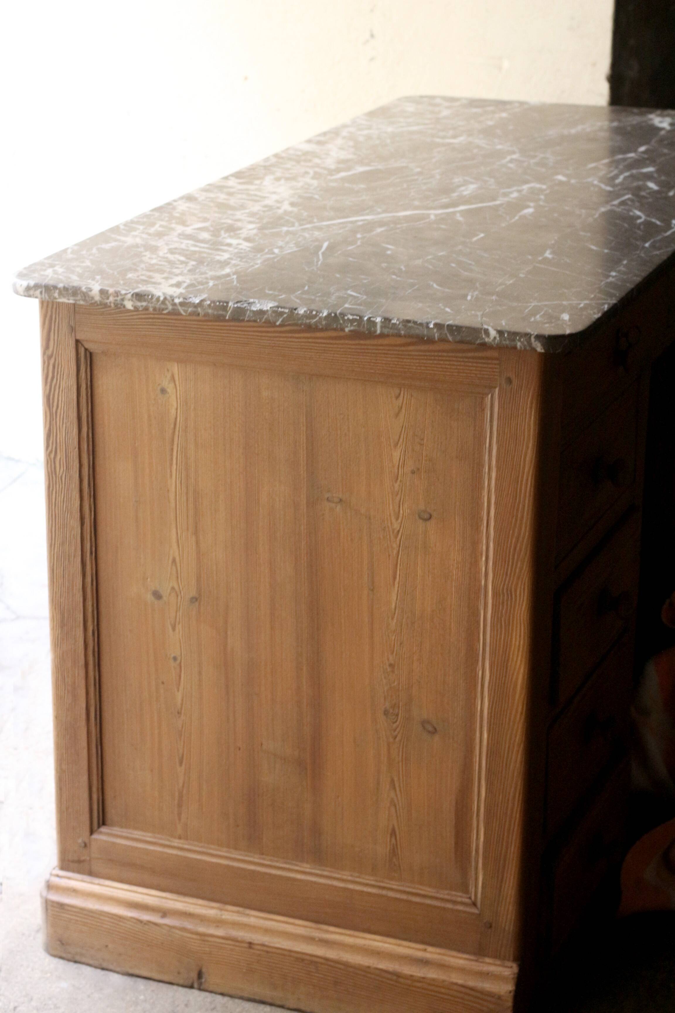 Exceptional pharmacy counter in solid pine and marble (19th century).