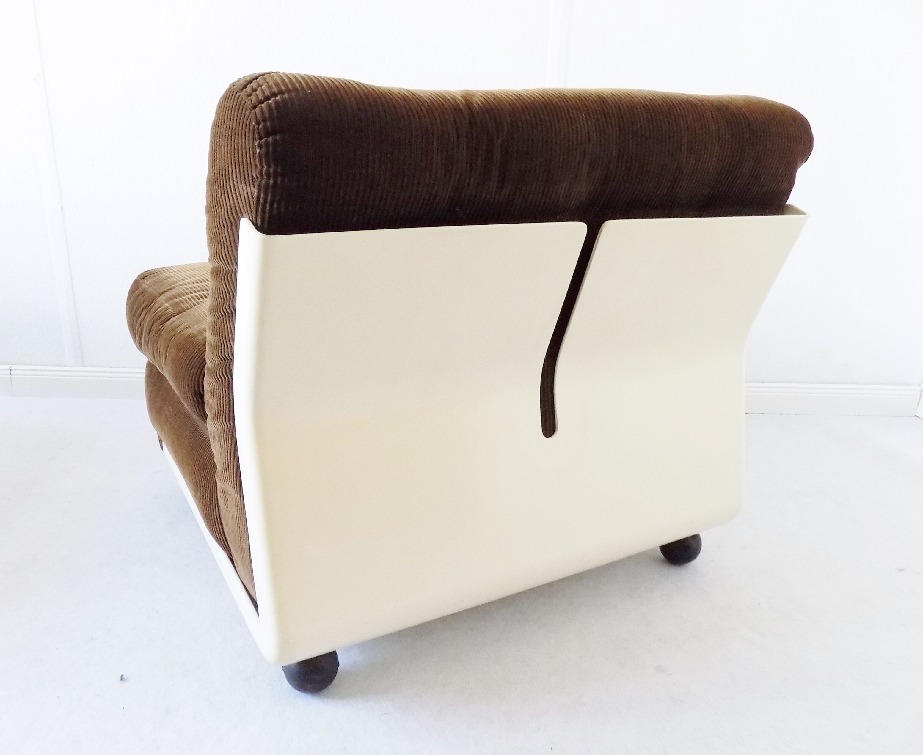 Pair of Amanta chairs by Mario Bellini for C&B Italia