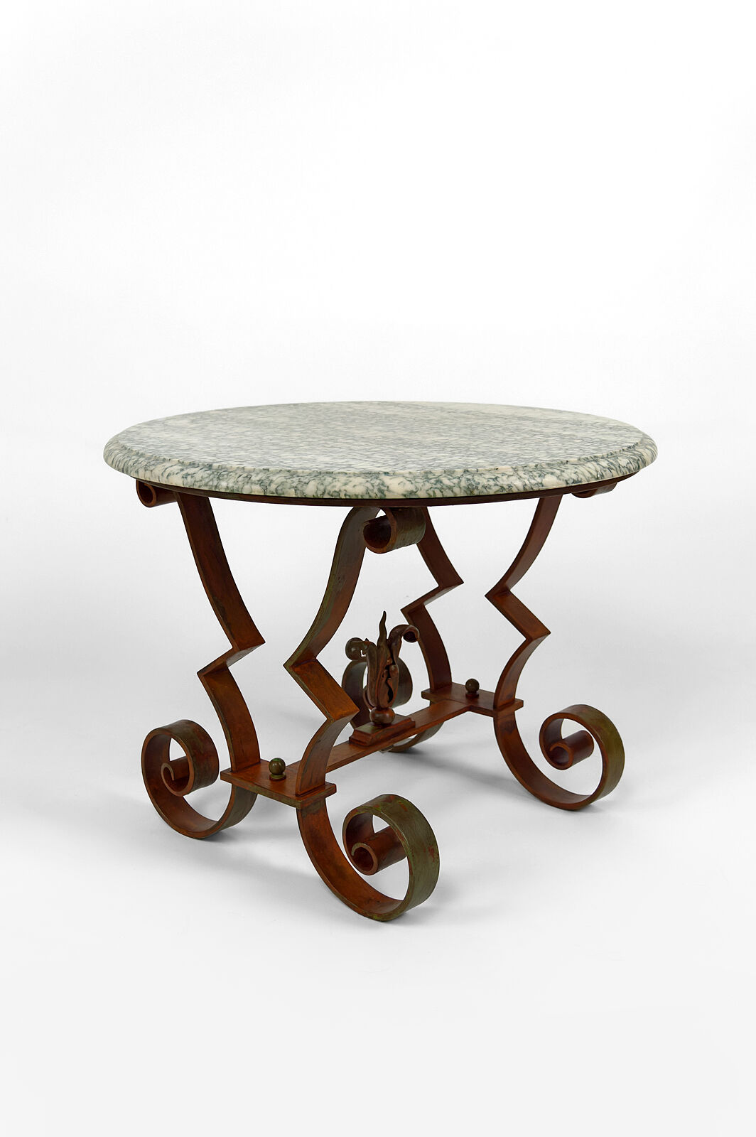 Art Deco round pedestal table in marble and wrought iron, circa 1940