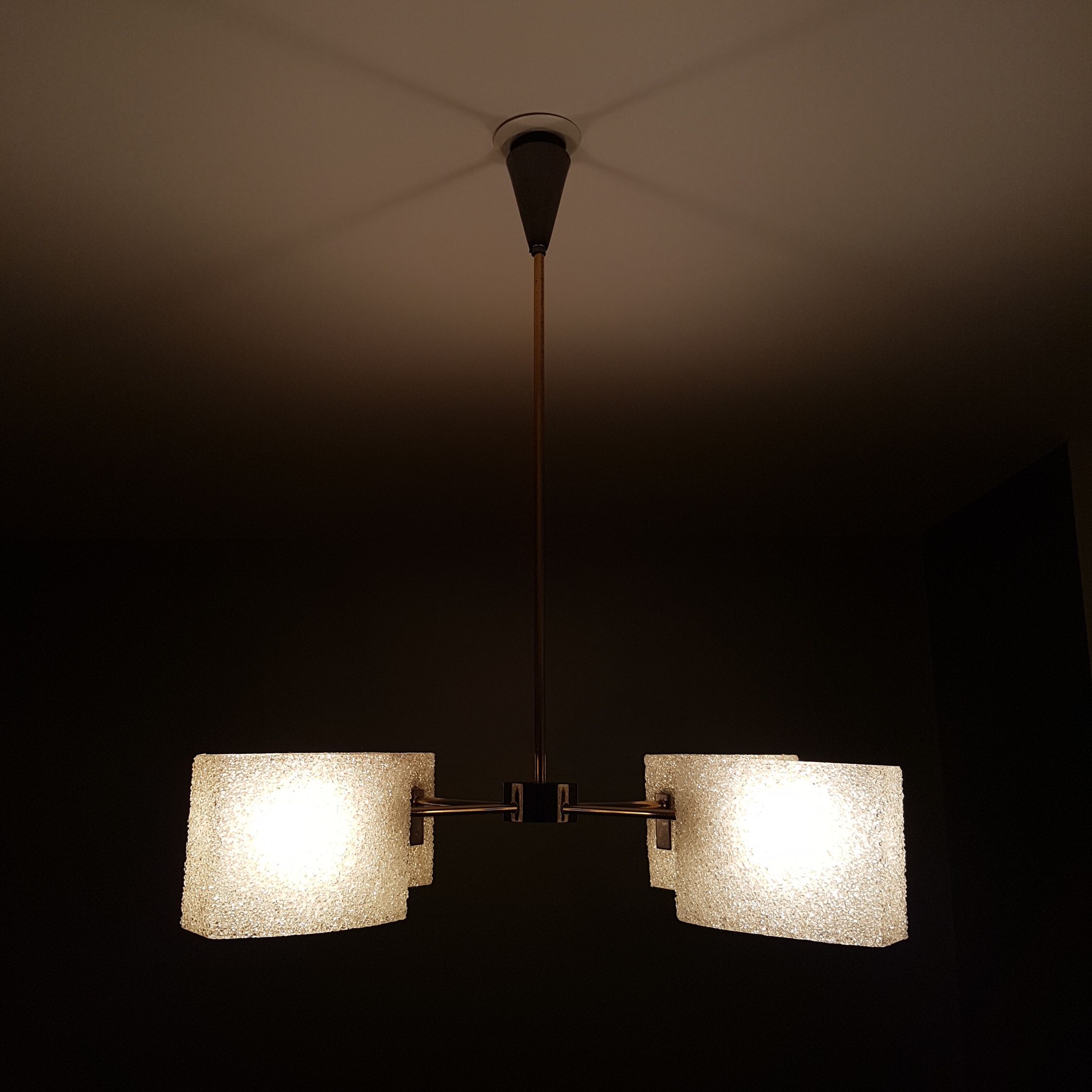 Lustre 4 feux en perspex, métal doré et chrome noir vintage
