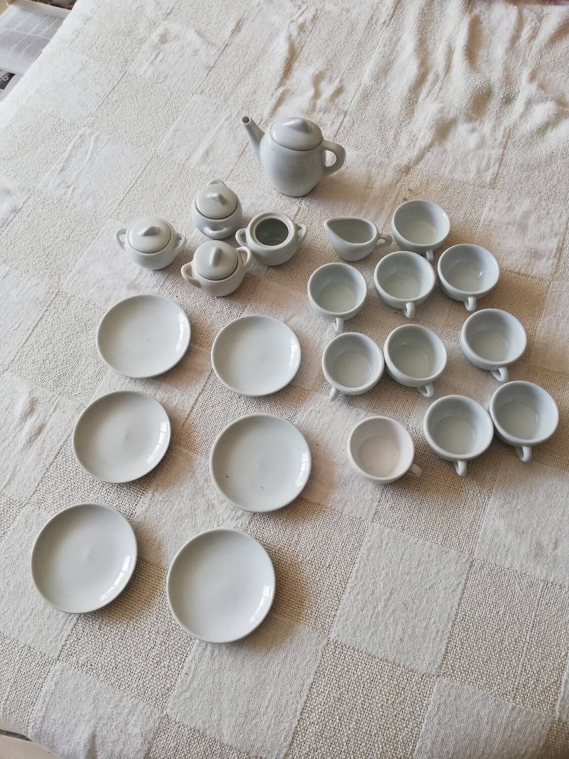 22-piece white porcelain dinner set