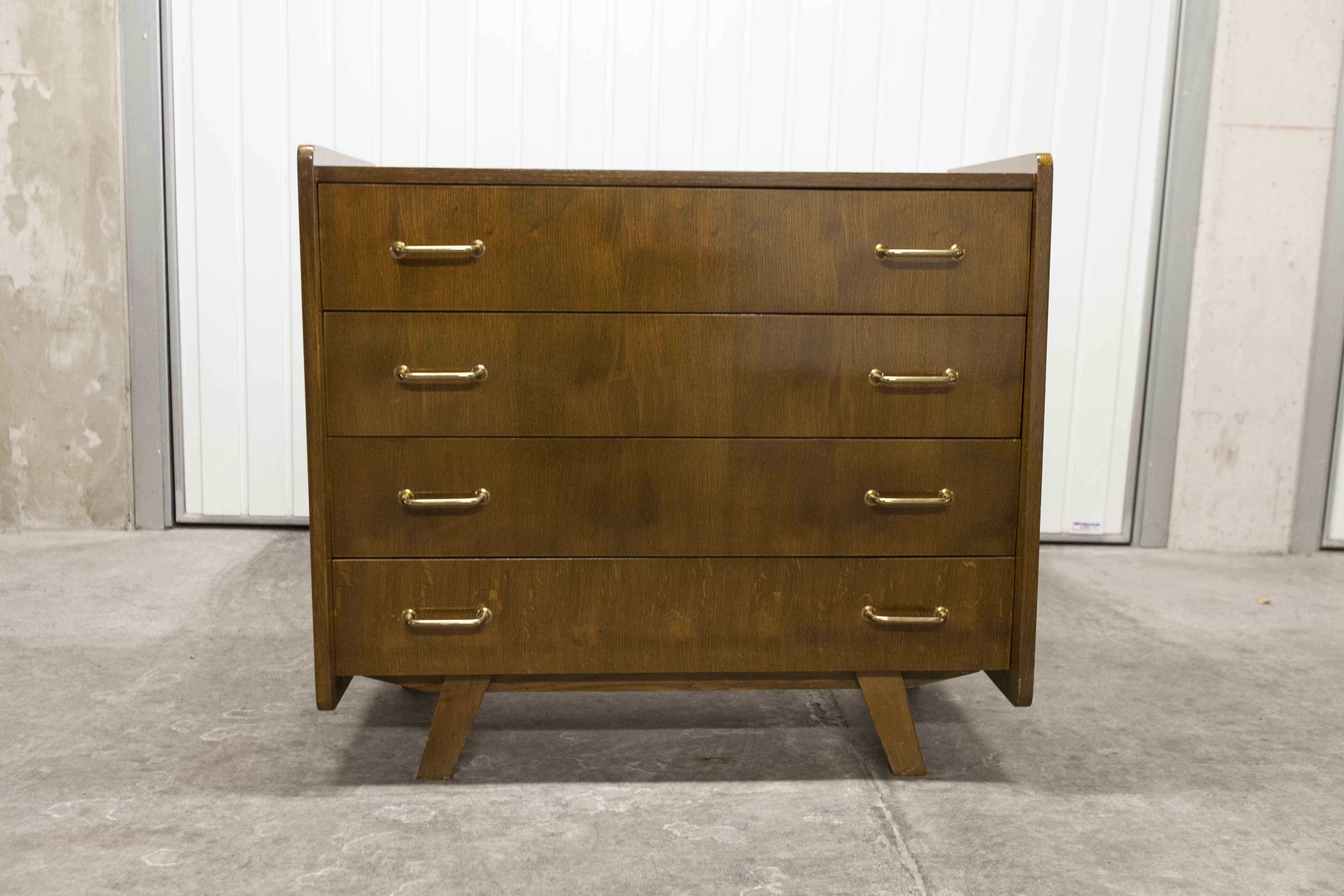 Dresser 1960