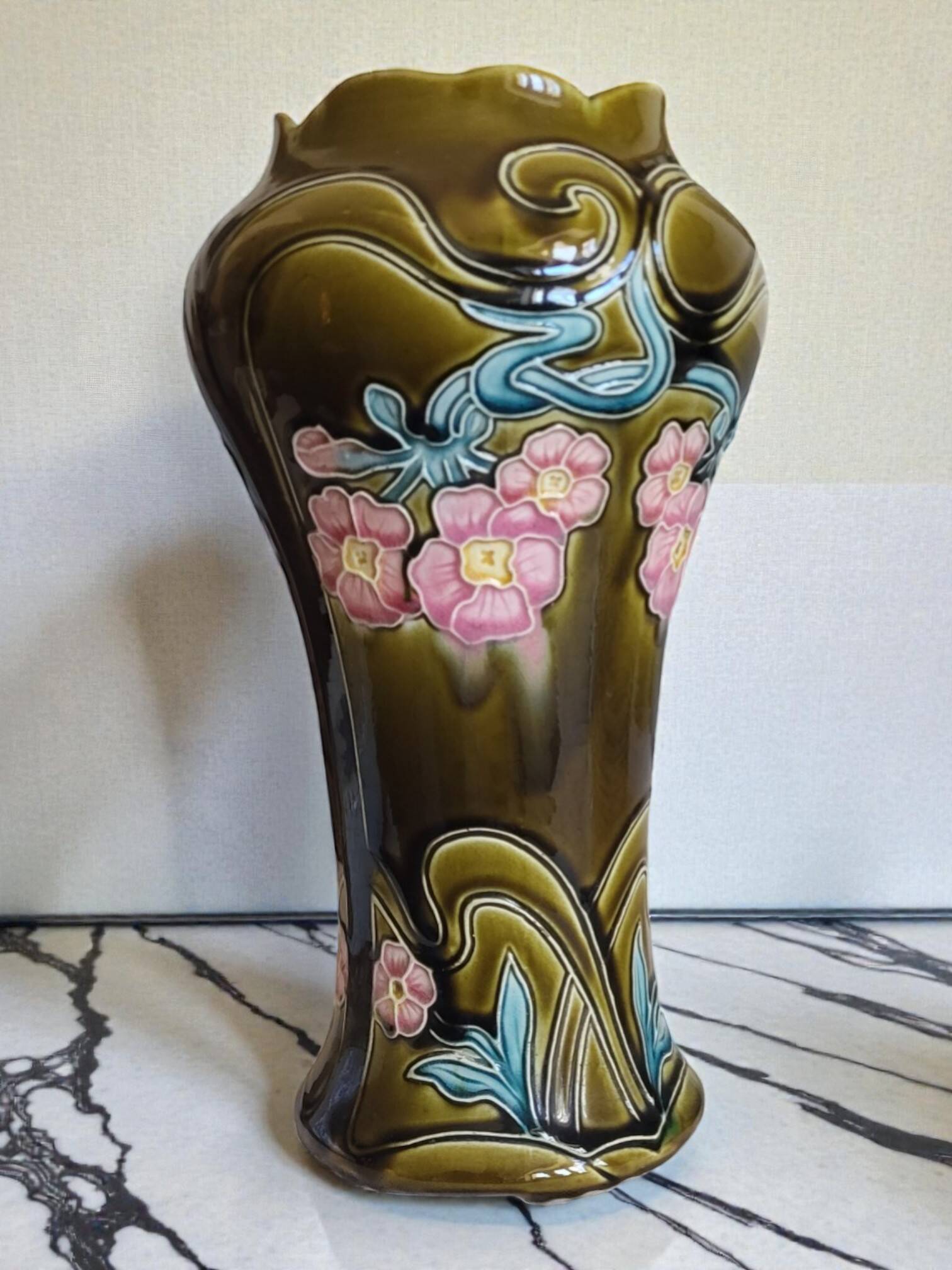 Art Nouveau vase in Barbotine