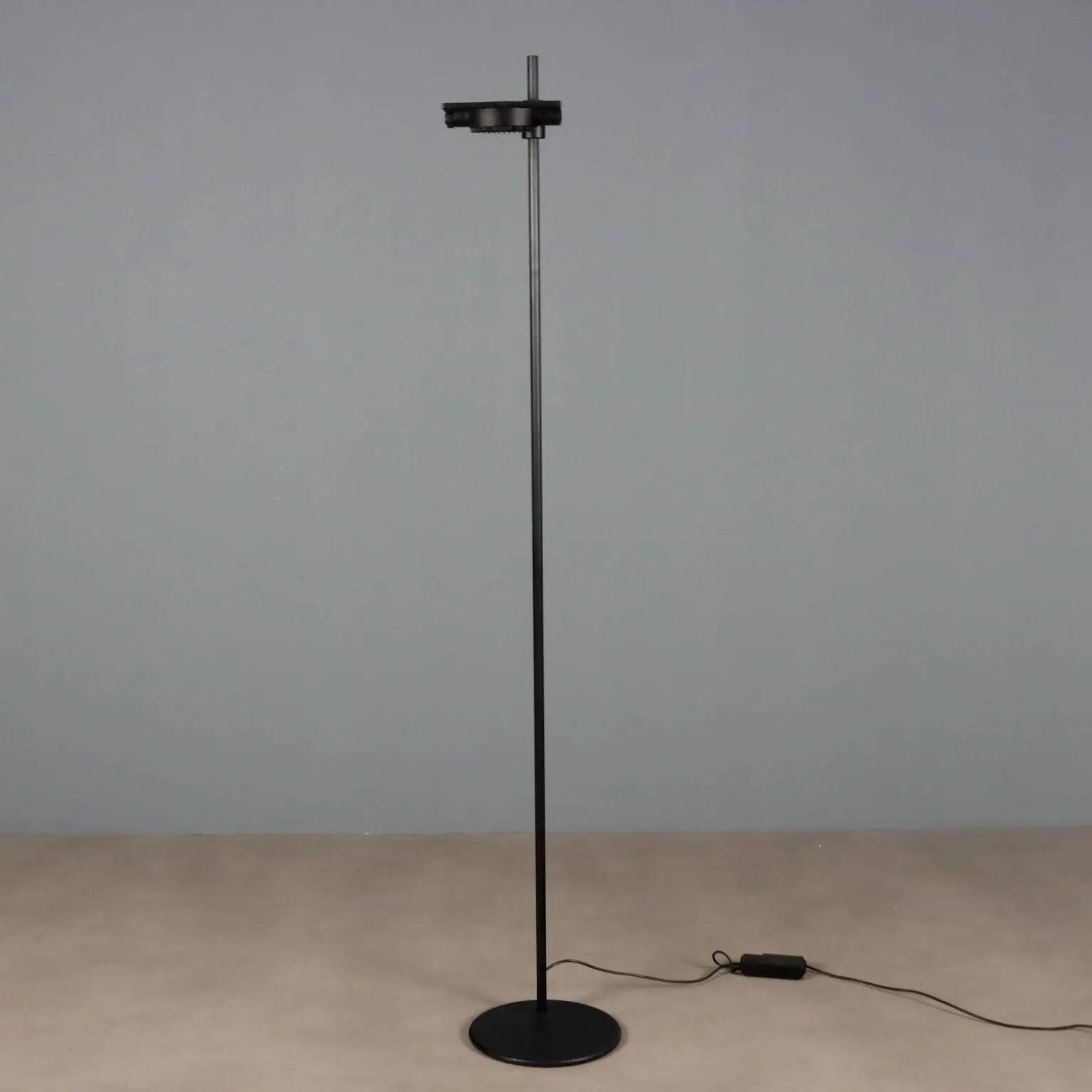 Vintage lacquered metal floor lamp, design, Italy, 1980s