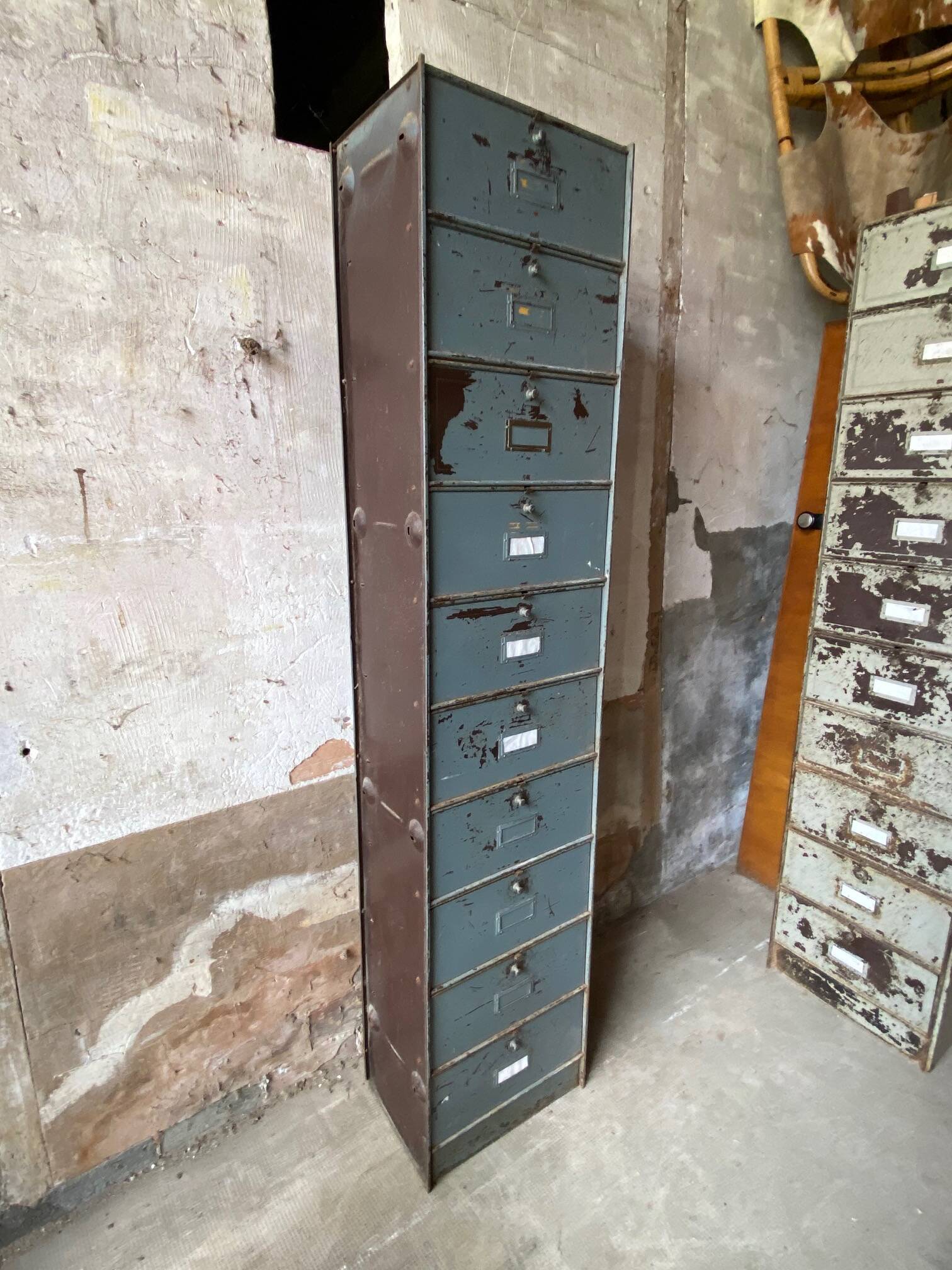 Cabinet with 10 valves roneo industrial metal 1950 n2