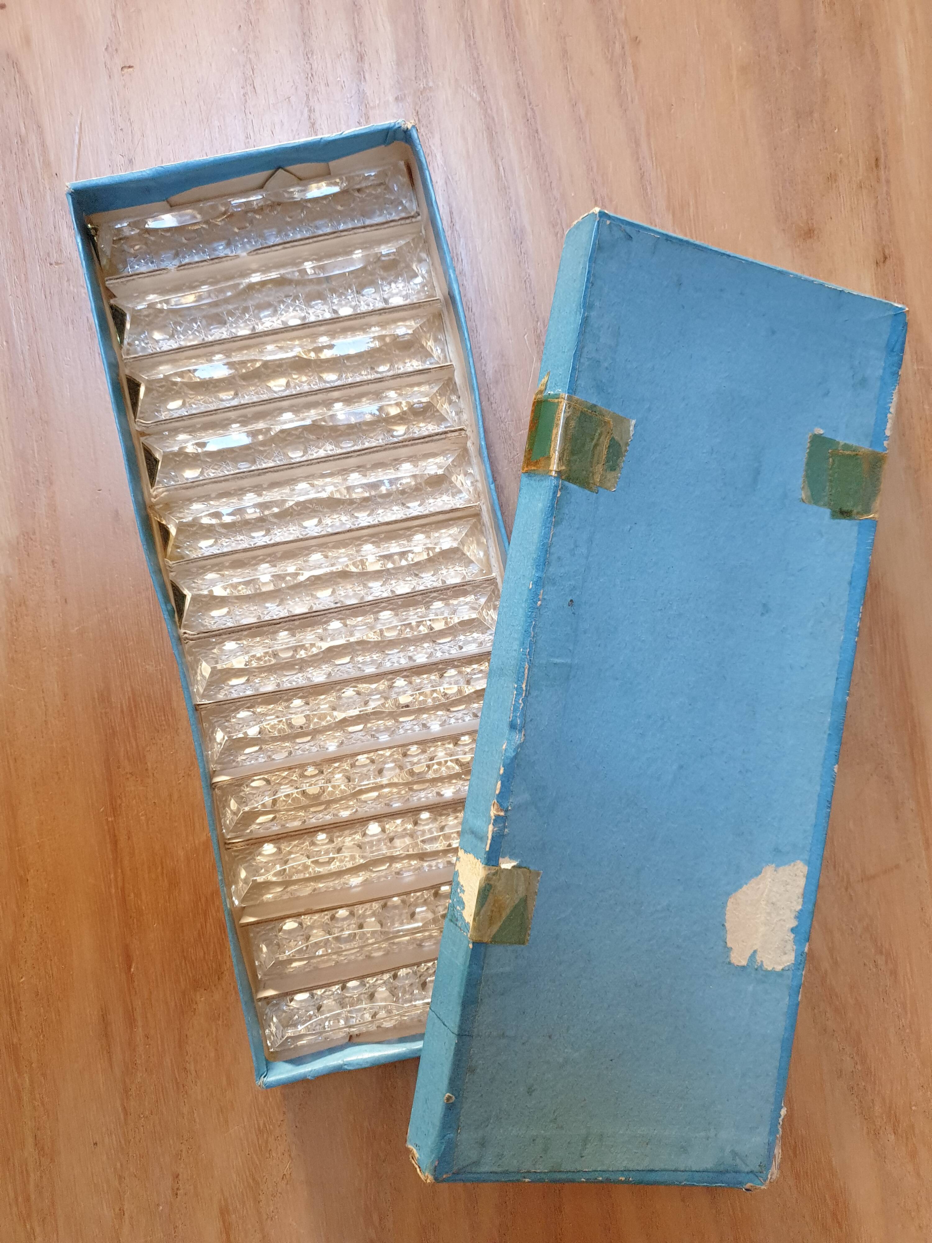 Crystal knife holder