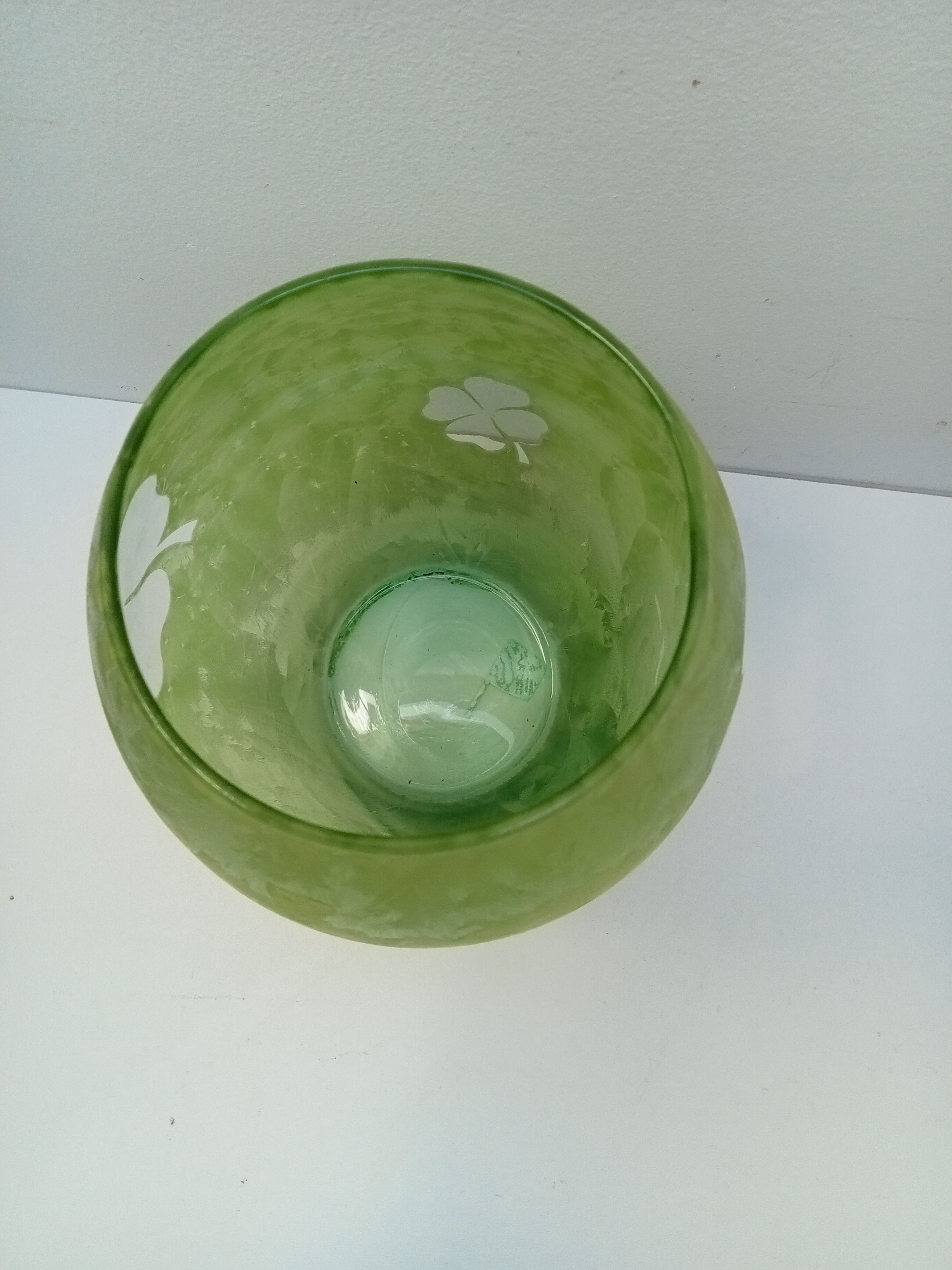 Green vase decoration clover