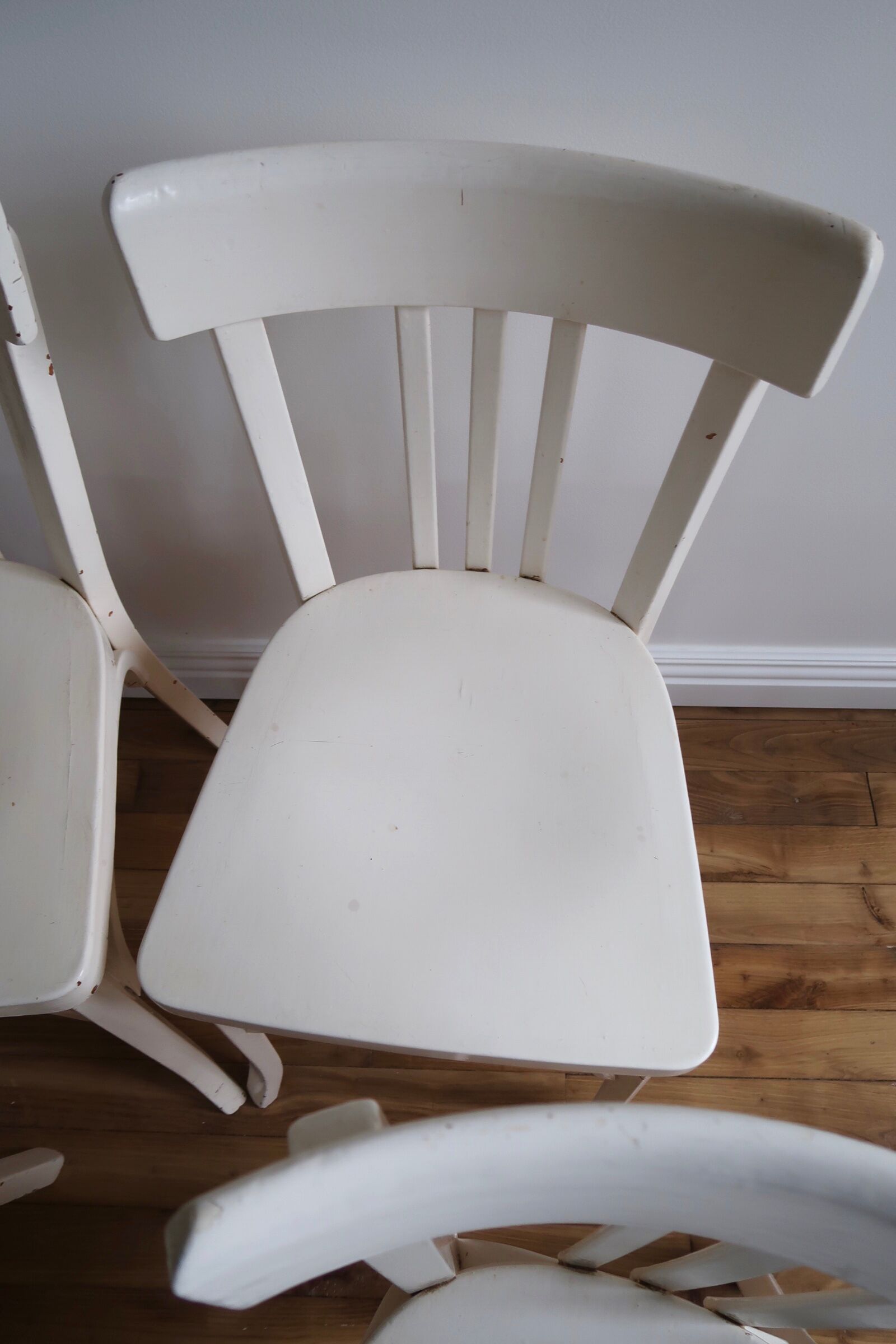 Set of 4 white wooden bistro chairs