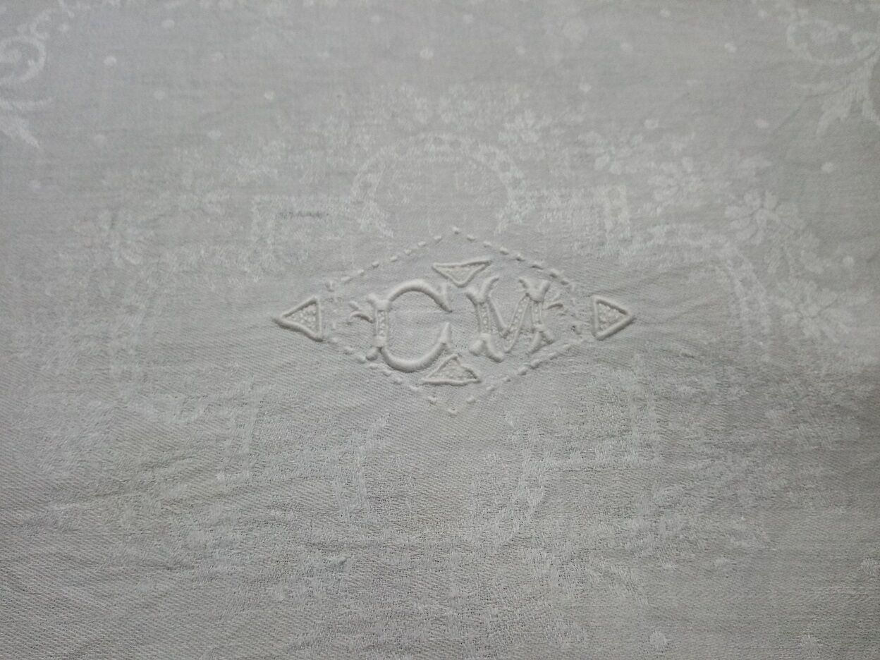 Set of 10 monogram embroidered towels CM and tablecloth