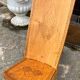 Grande chaise Africaine vintage en bois massif sculpté de motifs géométriques
