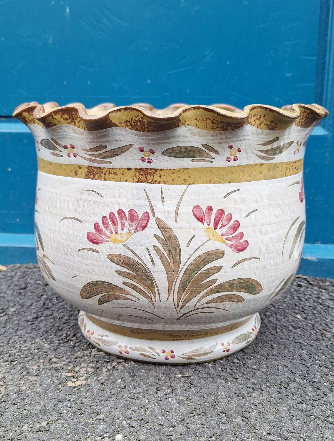 Large ceramic pot cover from Quimper Keraluc