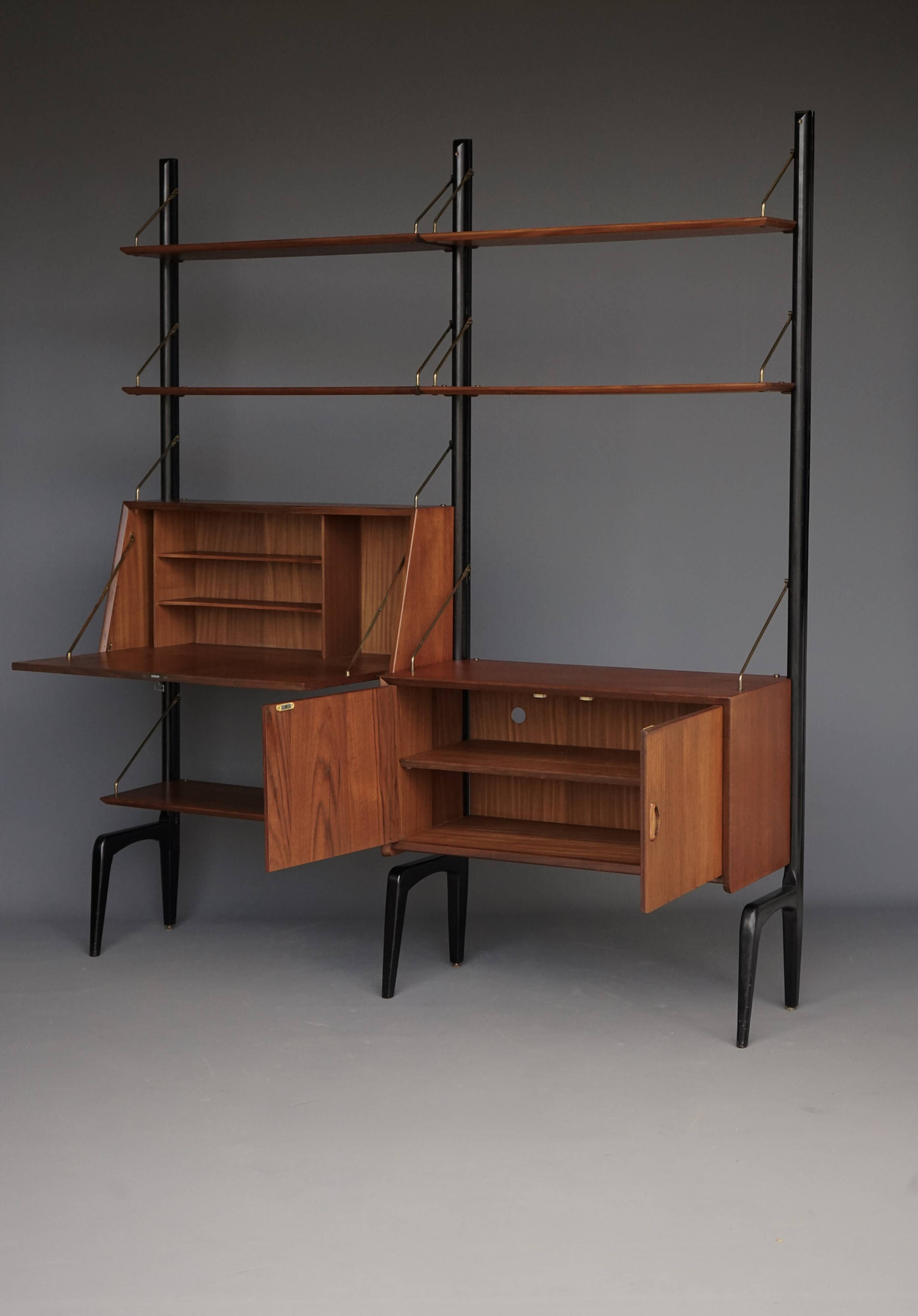 Meuble mural modulaire en teck par Louis van Teffellen pour Wébé. Années 1950