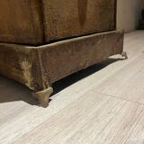 Meuble en métal riveté table de chevet