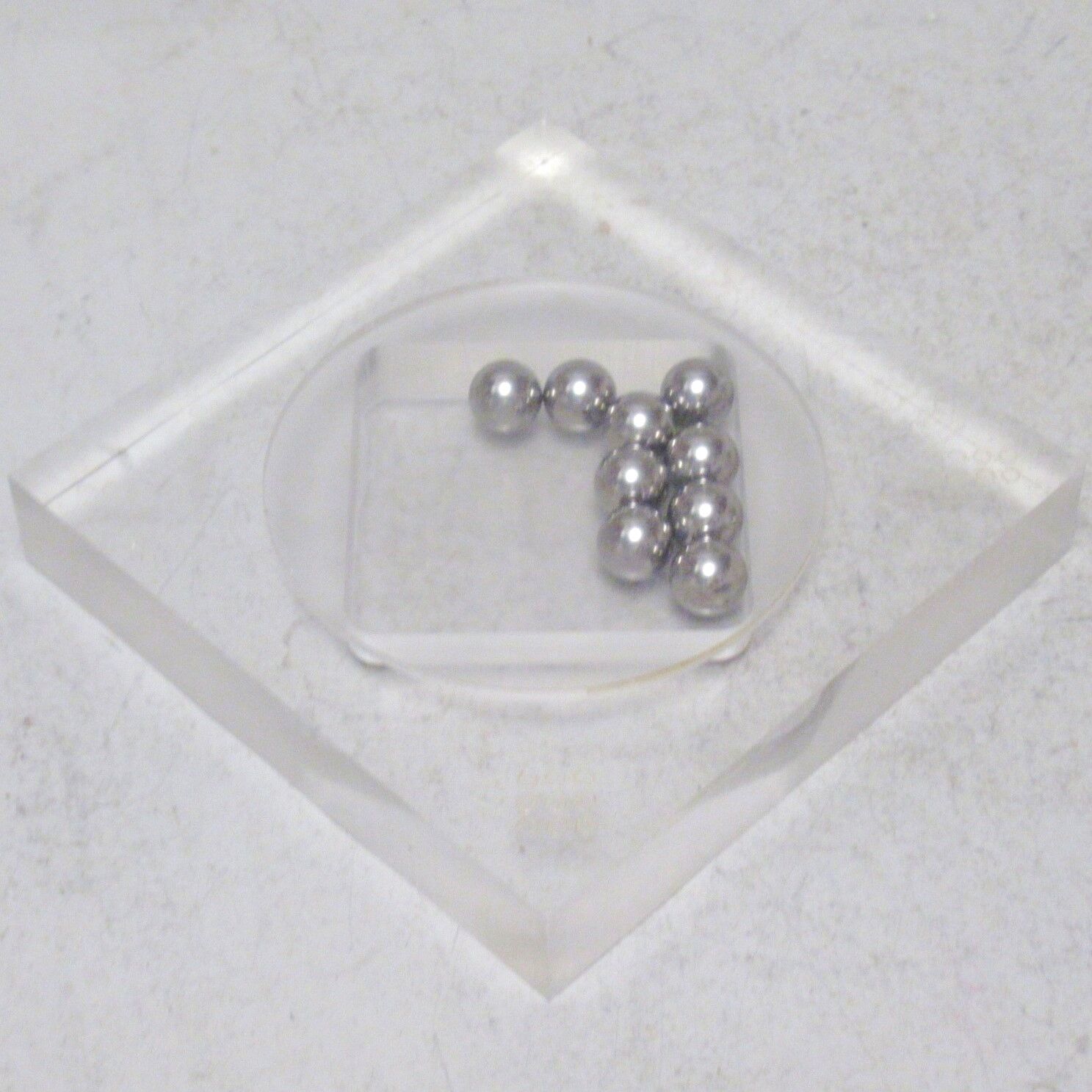 Kinetic puzzle game 70s