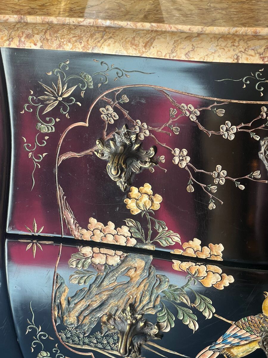 Curved lacquered wooden chest of drawers with Chinese decoration – 20th century (circa 1950-1960)