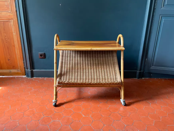 Table roulante présentoir en rotin