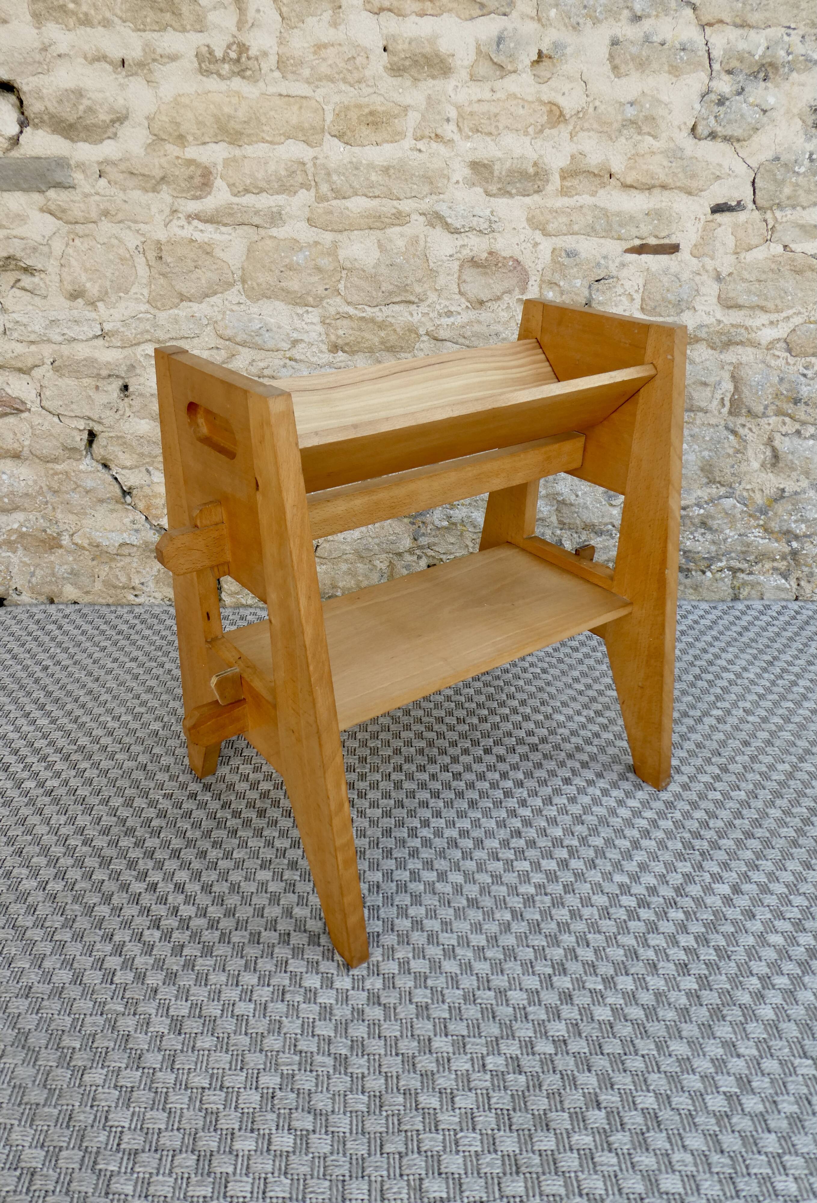 Light wood side table magazine rack