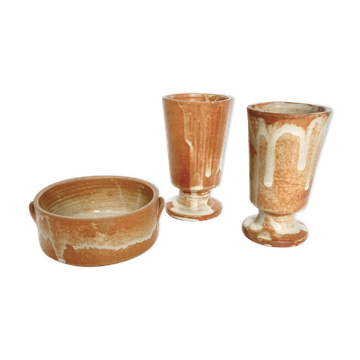 Deux tasses et un sucrier en grès vintage