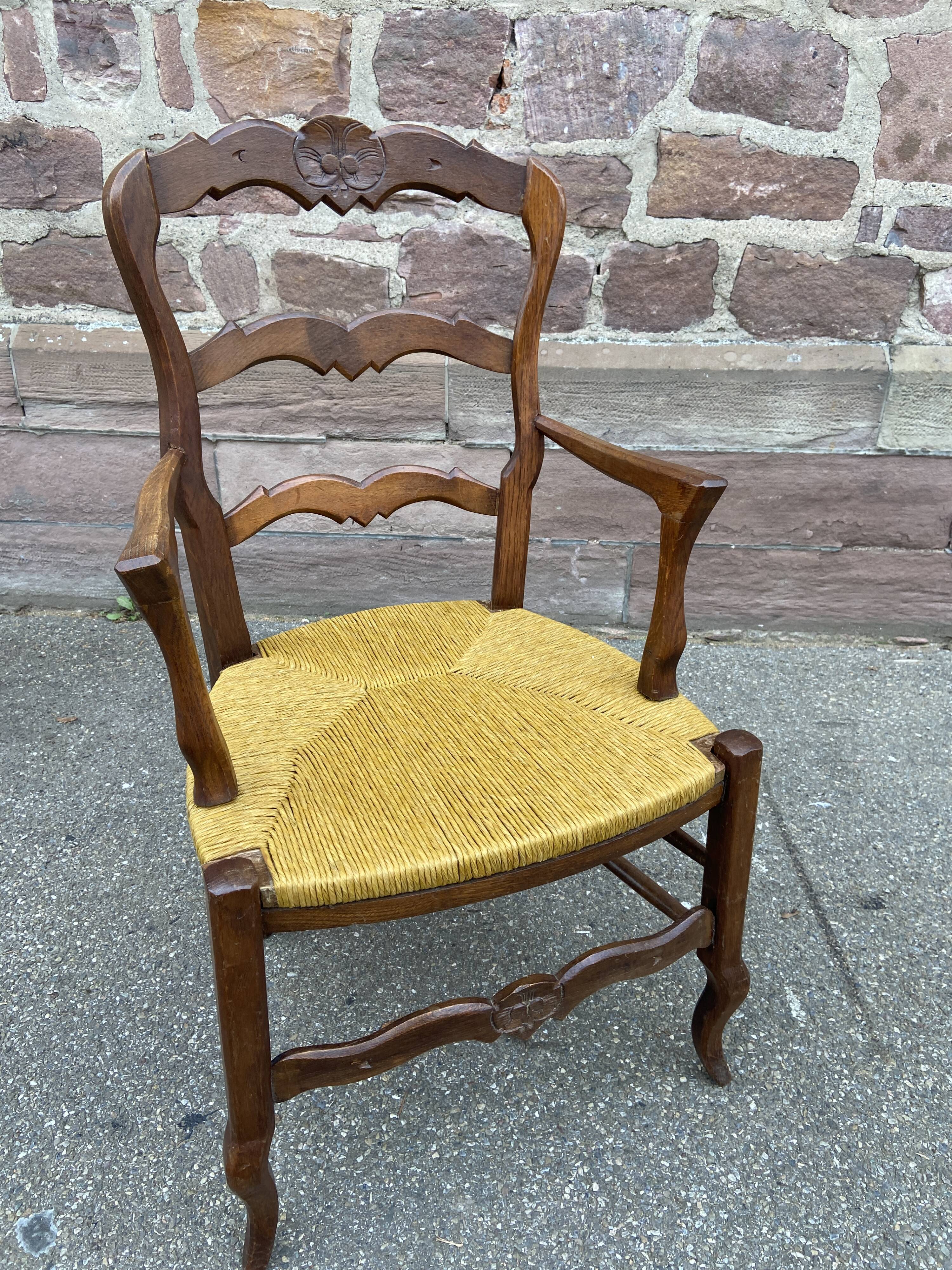 Fauteuil paillé rustique style  louis xv en chêne