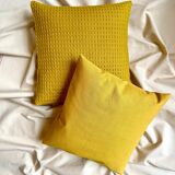 Yellow embossed cotton cushion 40 cm