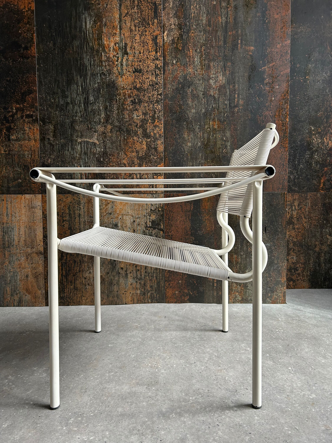 Chaise spaghetti pour Alias