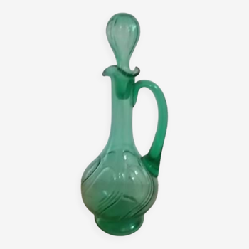 carafe en verre verte