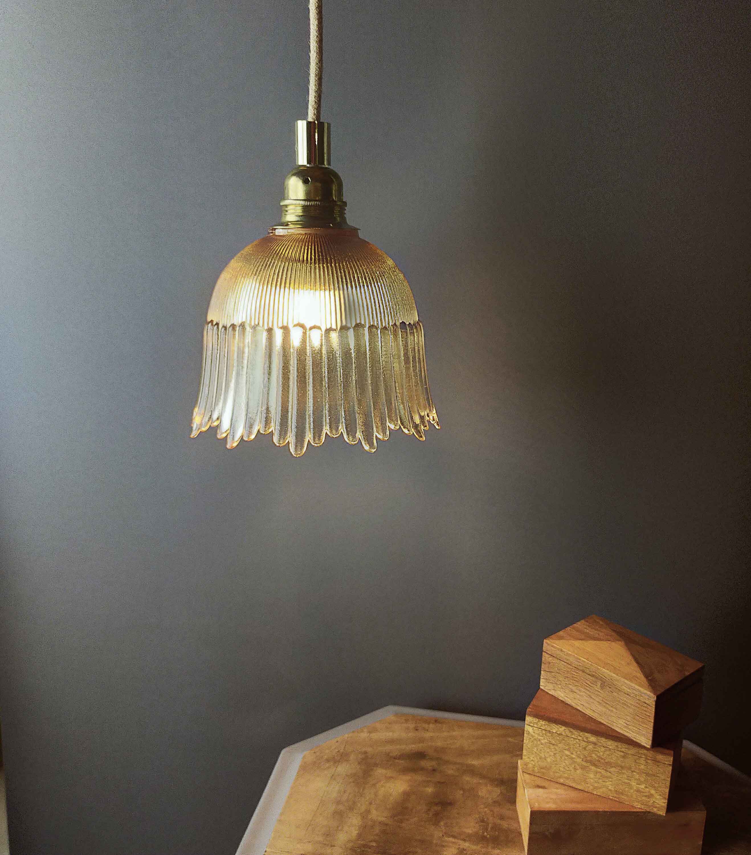 Gold glass suspension