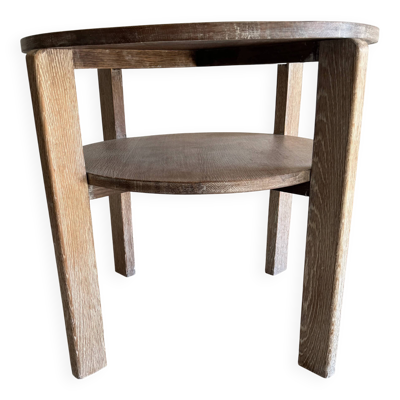 Table d'appoint ronde Art Déco en chêne clair patiné avec étagère inférieure, design géométrique à trois pieds