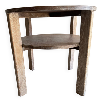 Art Deco round oak side table in light weathered oak with lower shelf, geometric three-leg design
