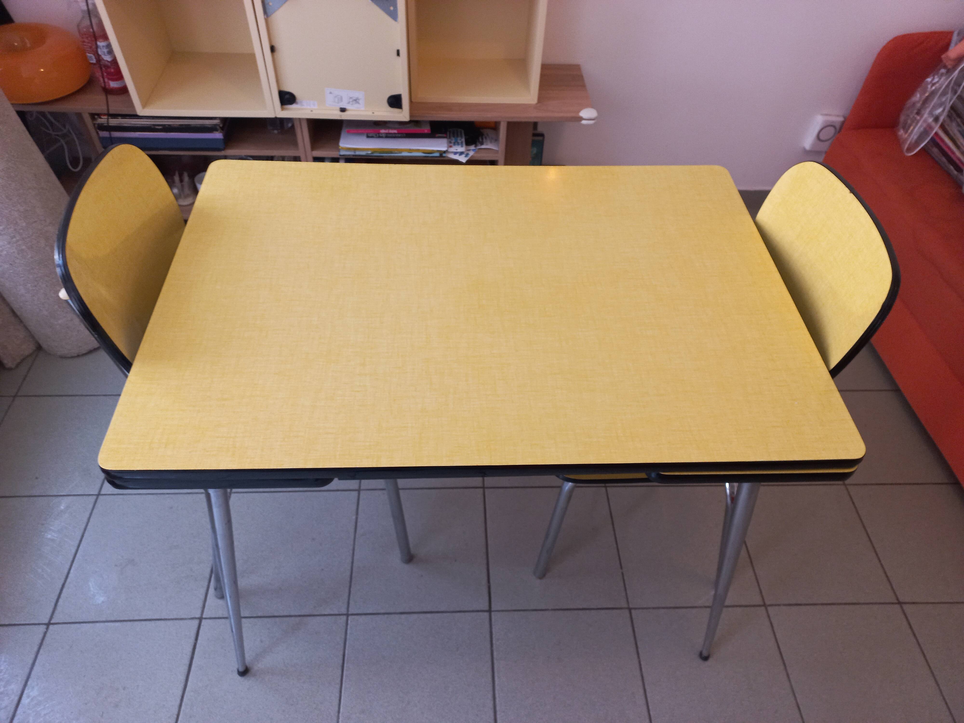 Vintage 1960s yellow straw and chrome formica set.