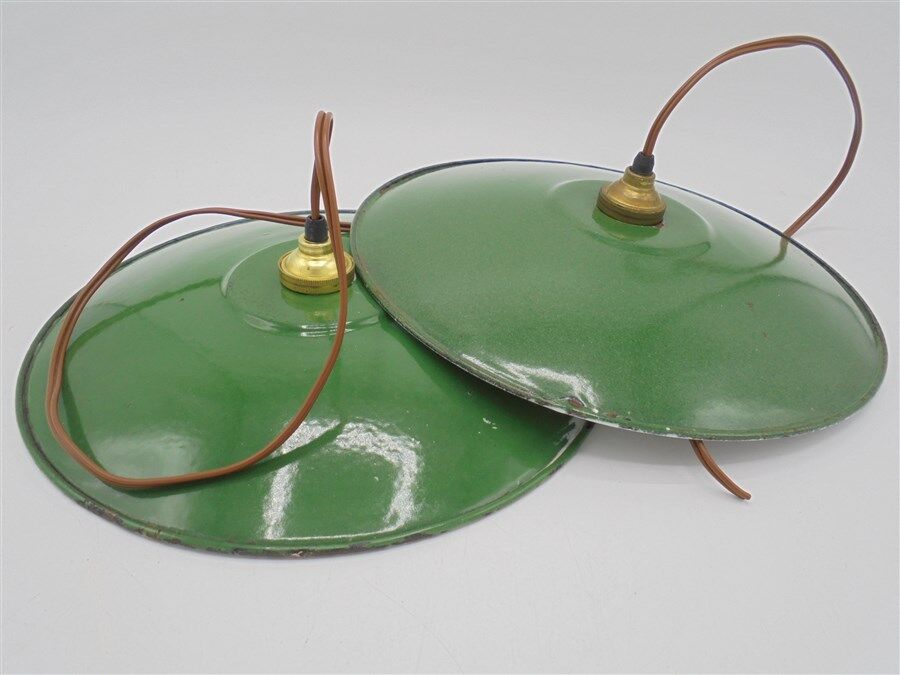 Pair suspensions in sheet metal elmaillee