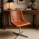 Paire de chaises pivotantes en Skaï cognac marron
