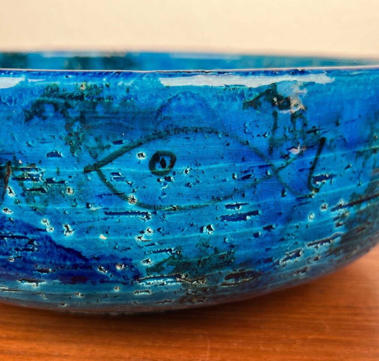 Bowl in the shape of a fish, modern fish from the mid-century by Aldo Londi for Bitossi, Italy, 1960s.